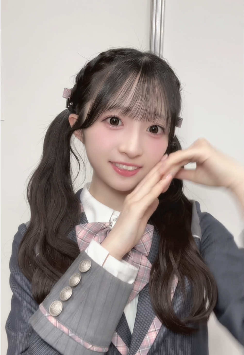@秋山由奈