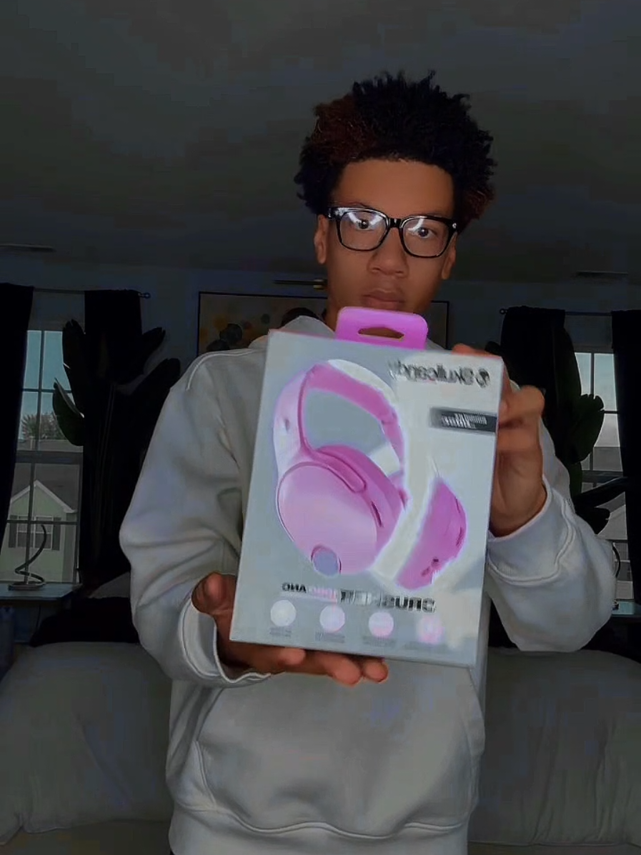 @D O M I N I Q U E
