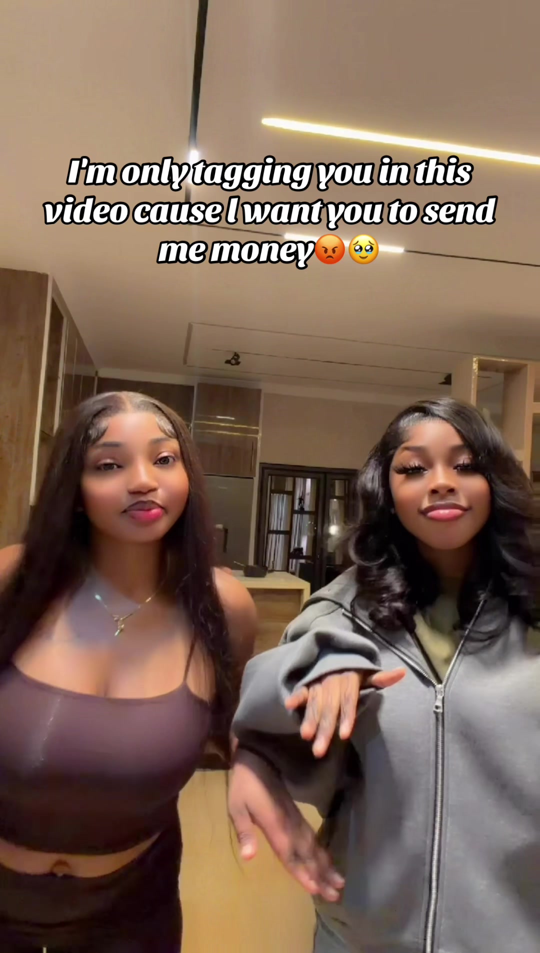 @Ella🖤