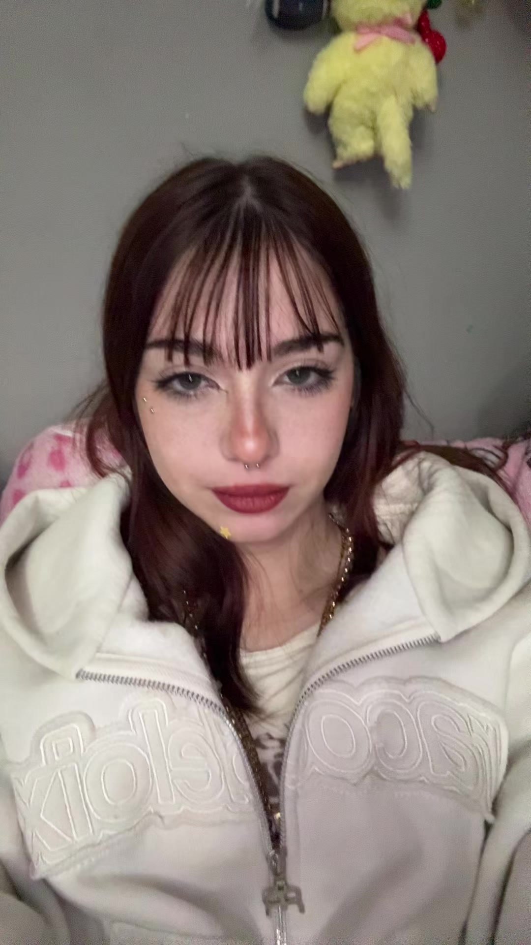 @vickyest