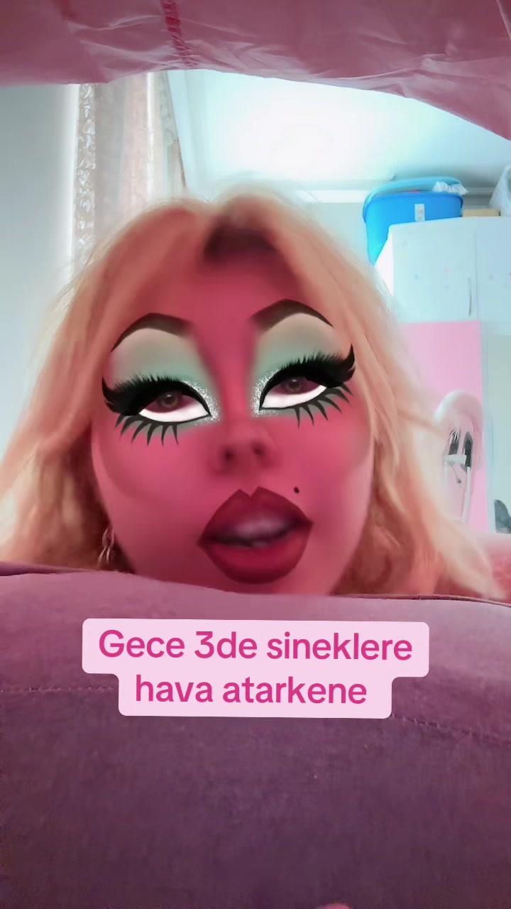 @👻