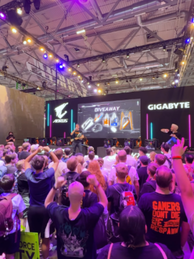 @AORUS