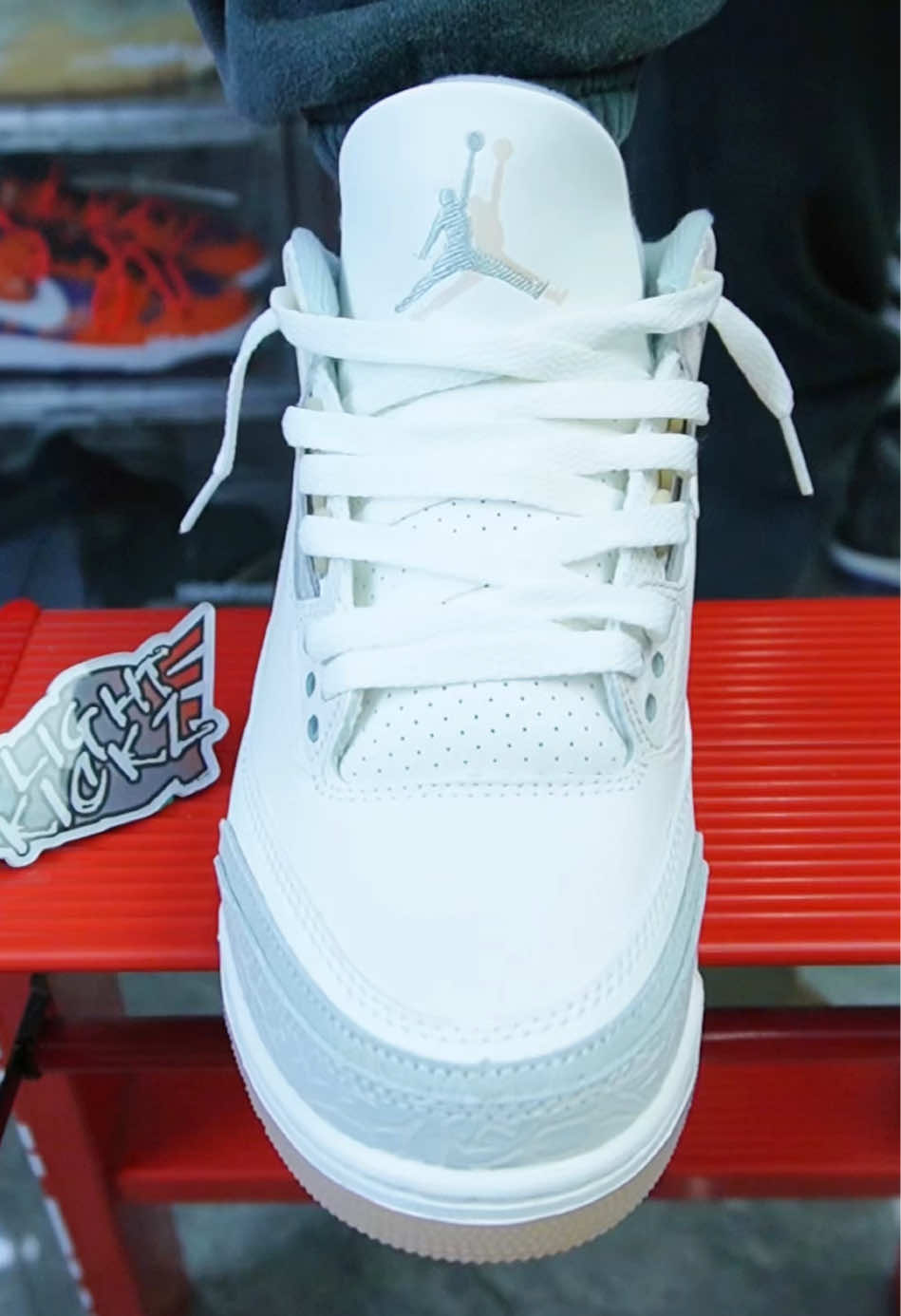 @Lacedsneaker