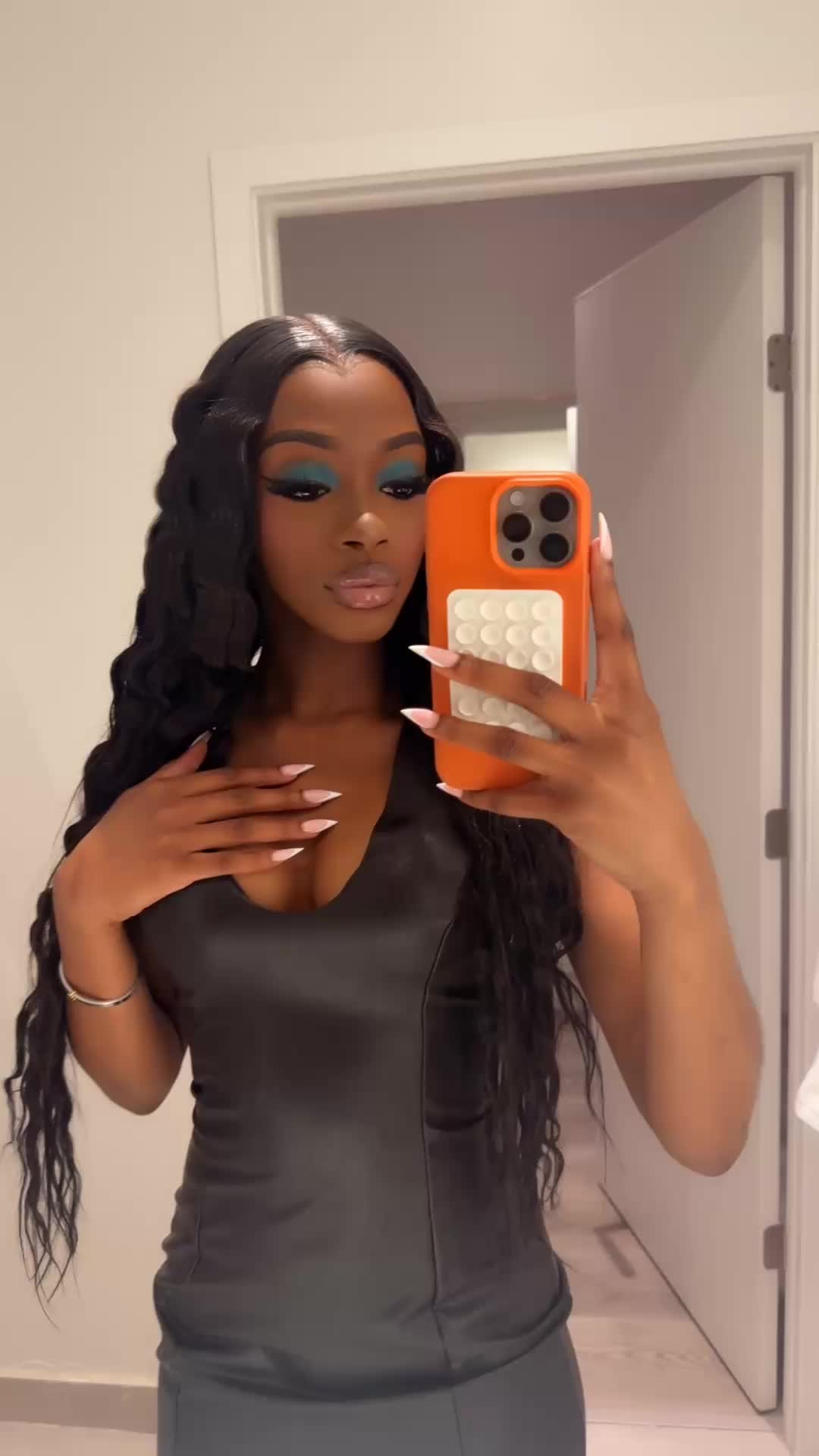@luhneeezzy