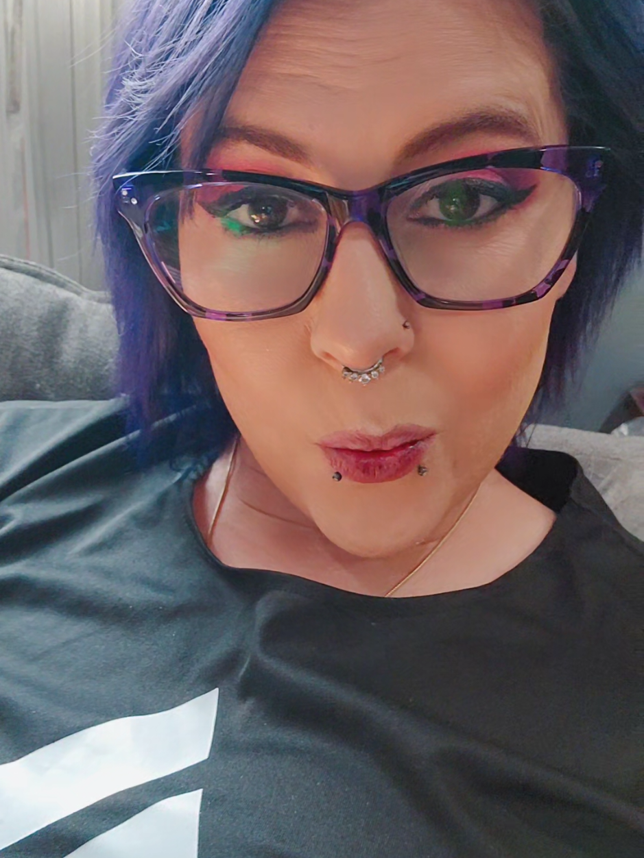 @captivegirl