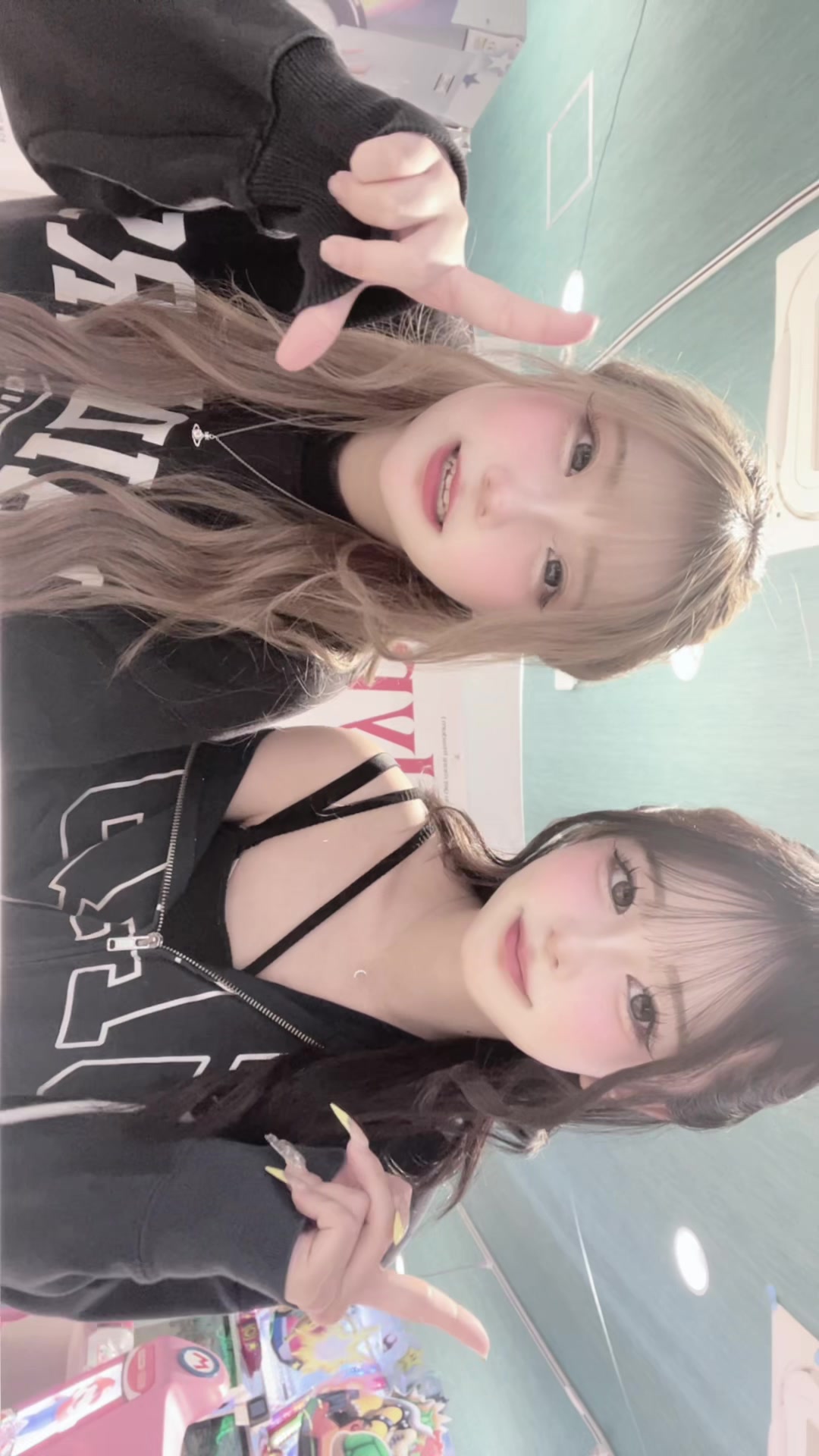 @にゃん