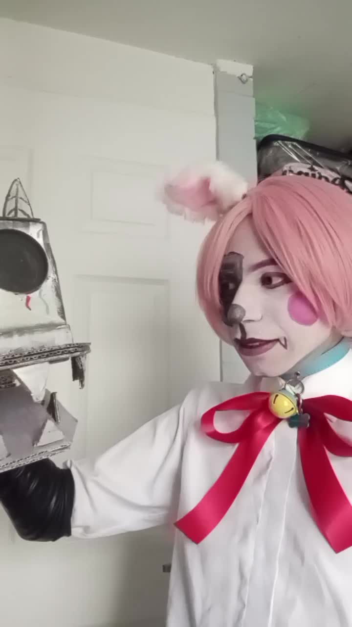 @Dafne the clowngirl
