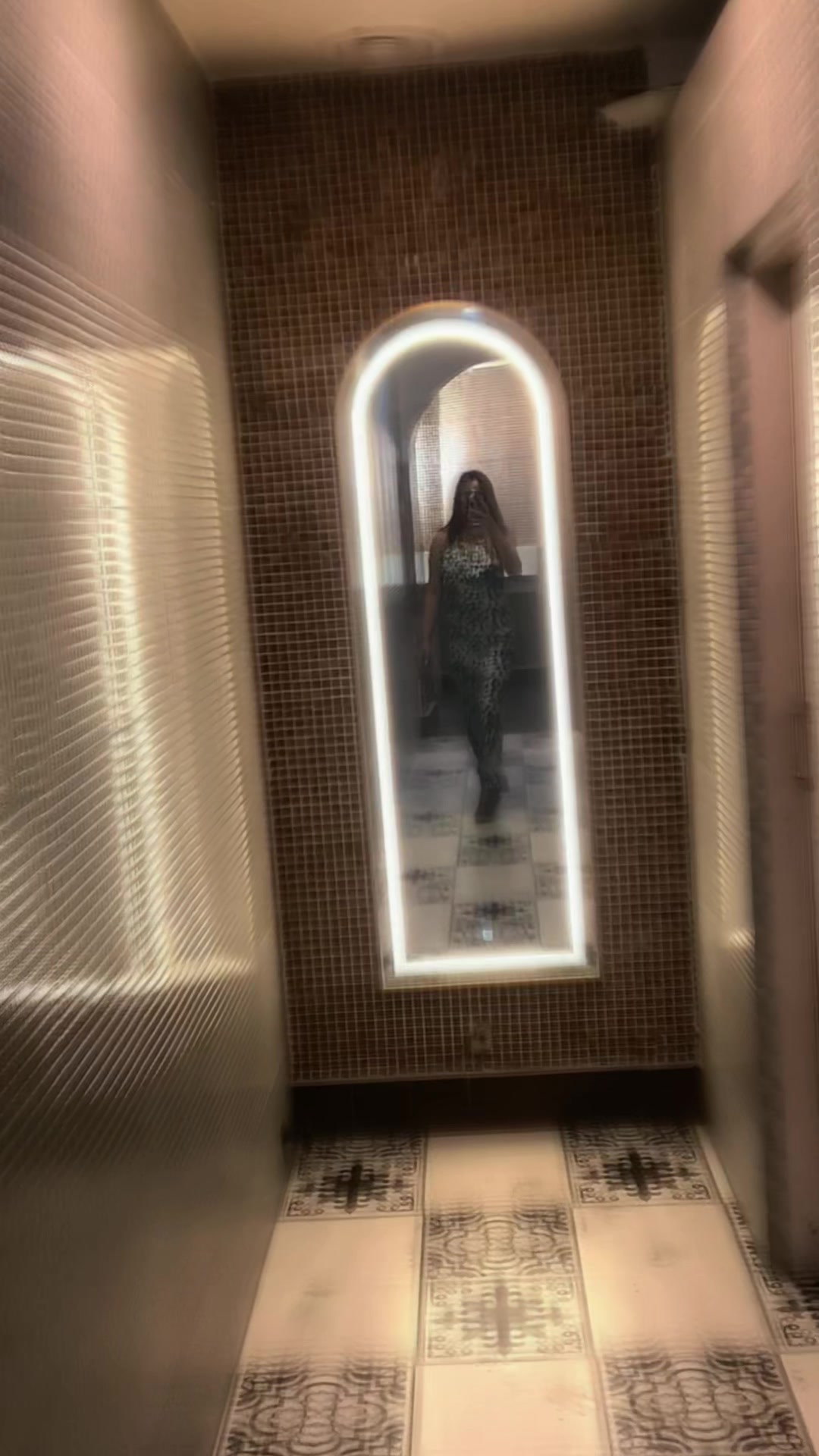 @🦦