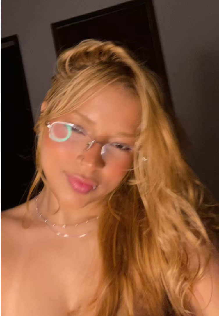 @mchelynz