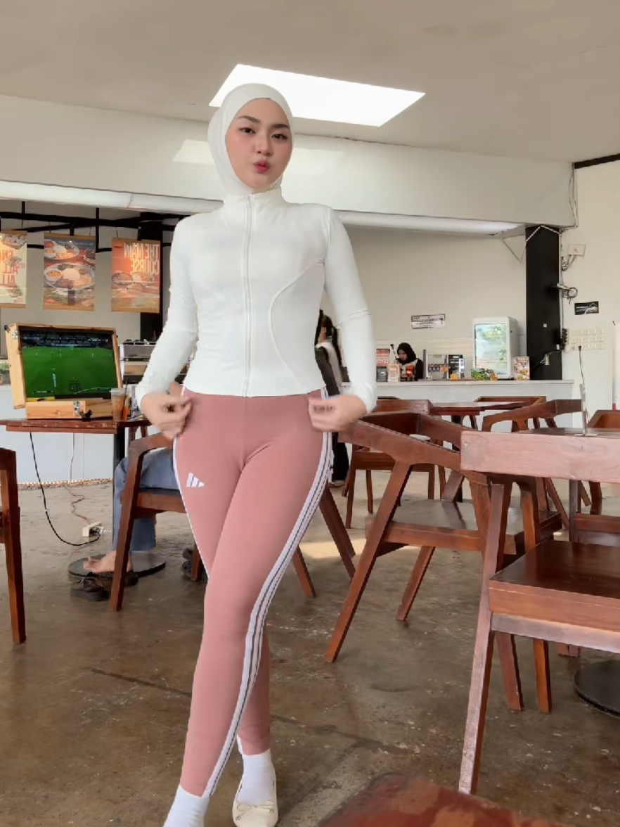 @Azura