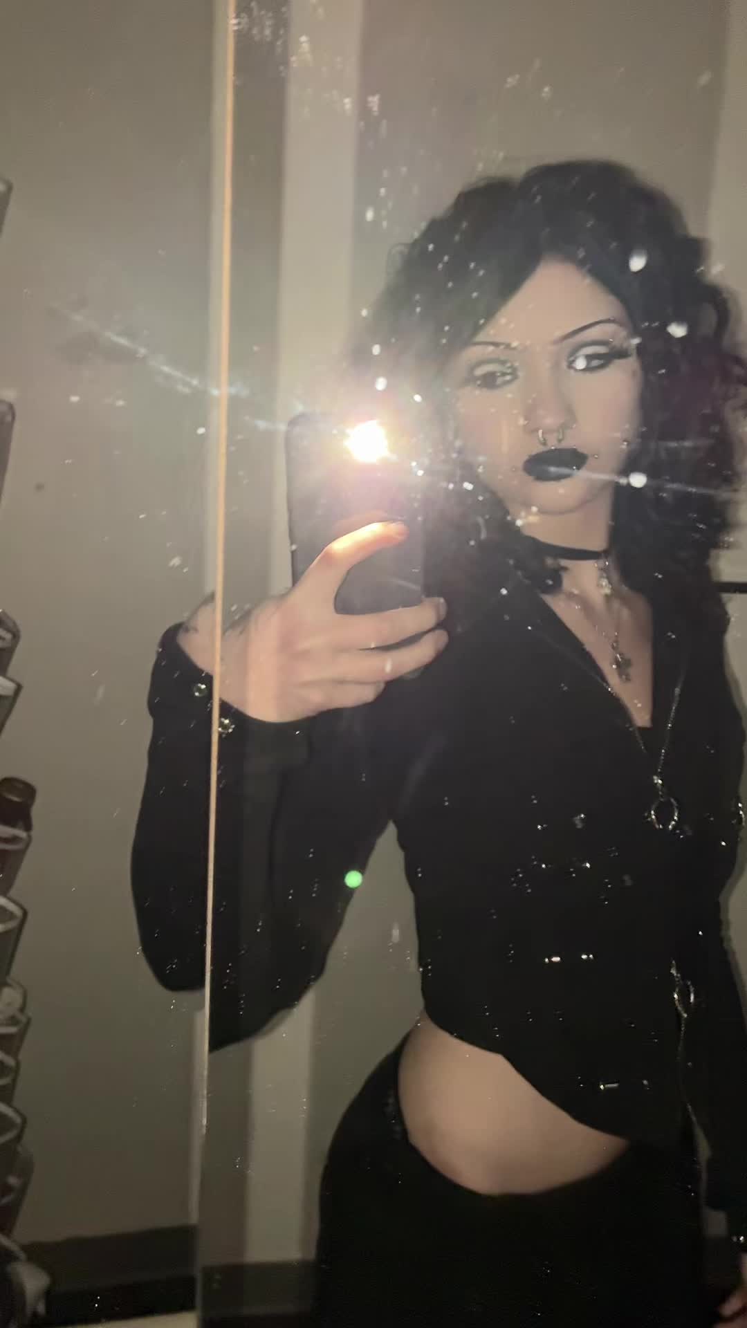 @miss.porcelain_