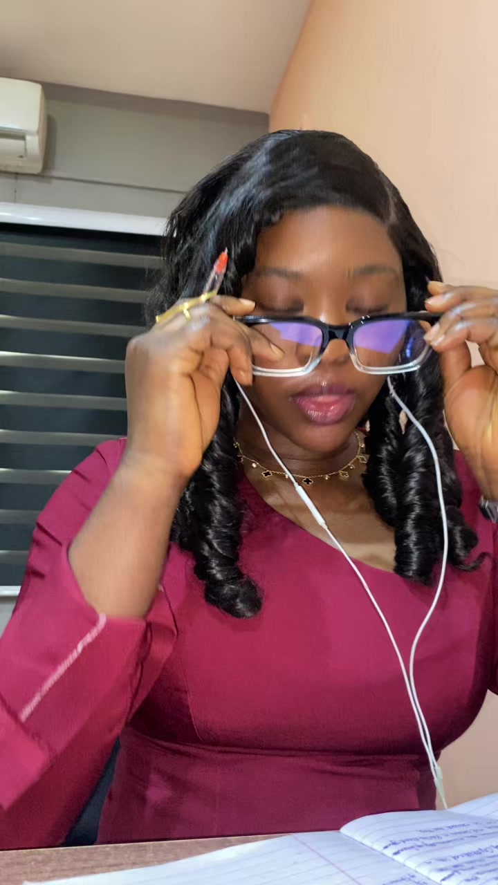 @ThatgirlBisi👠💜