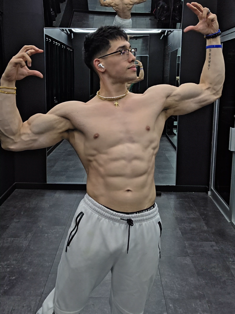 @johnnydivines