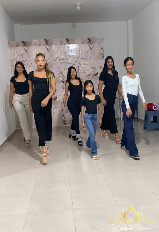 @RF Escuela De Misses 👑