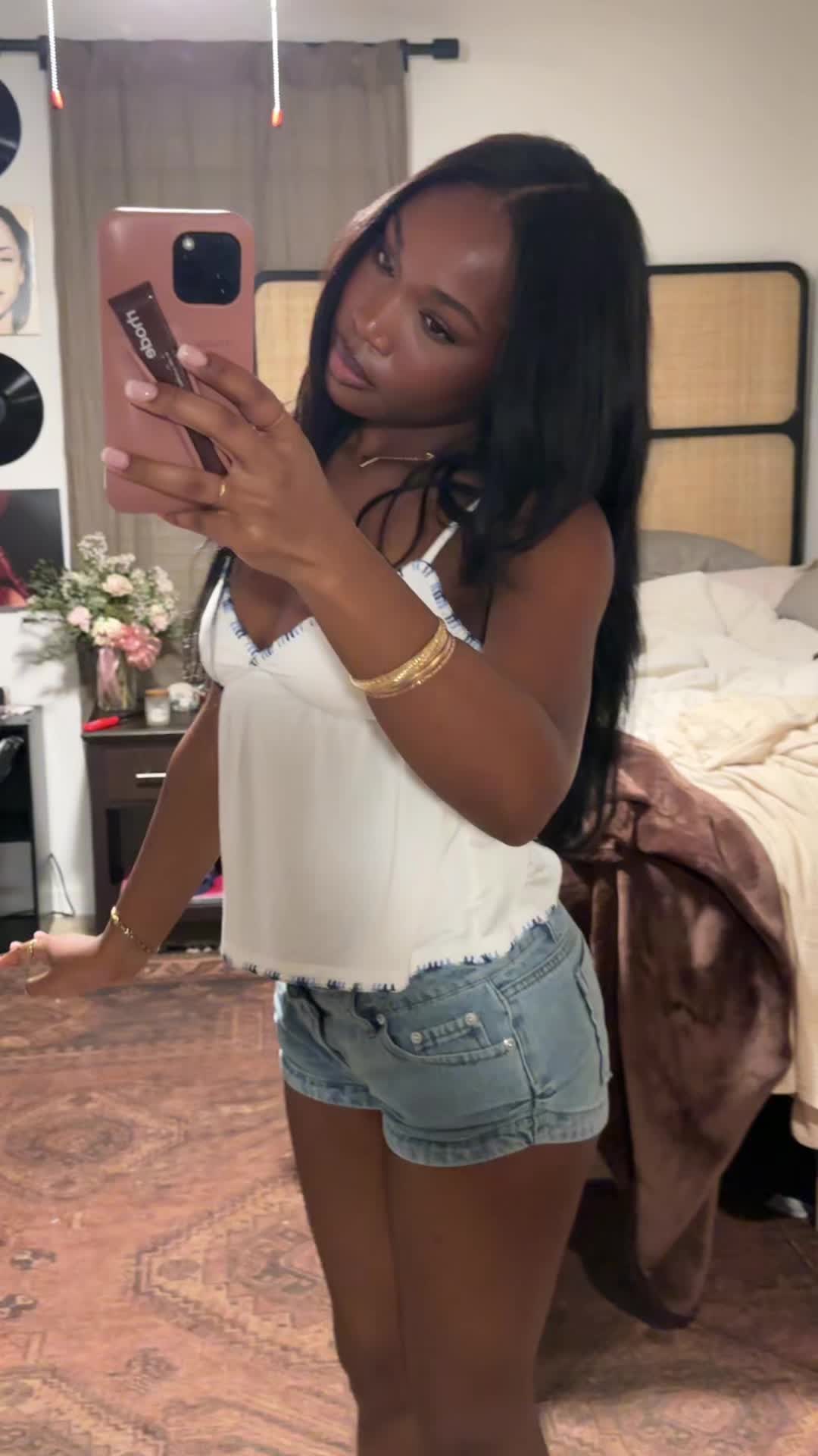 @shaniya