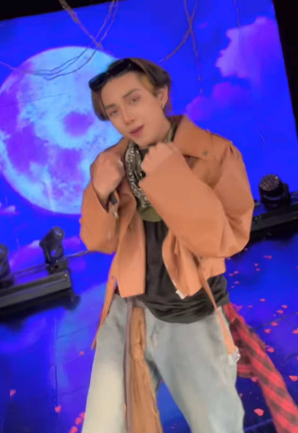 @AB🦖