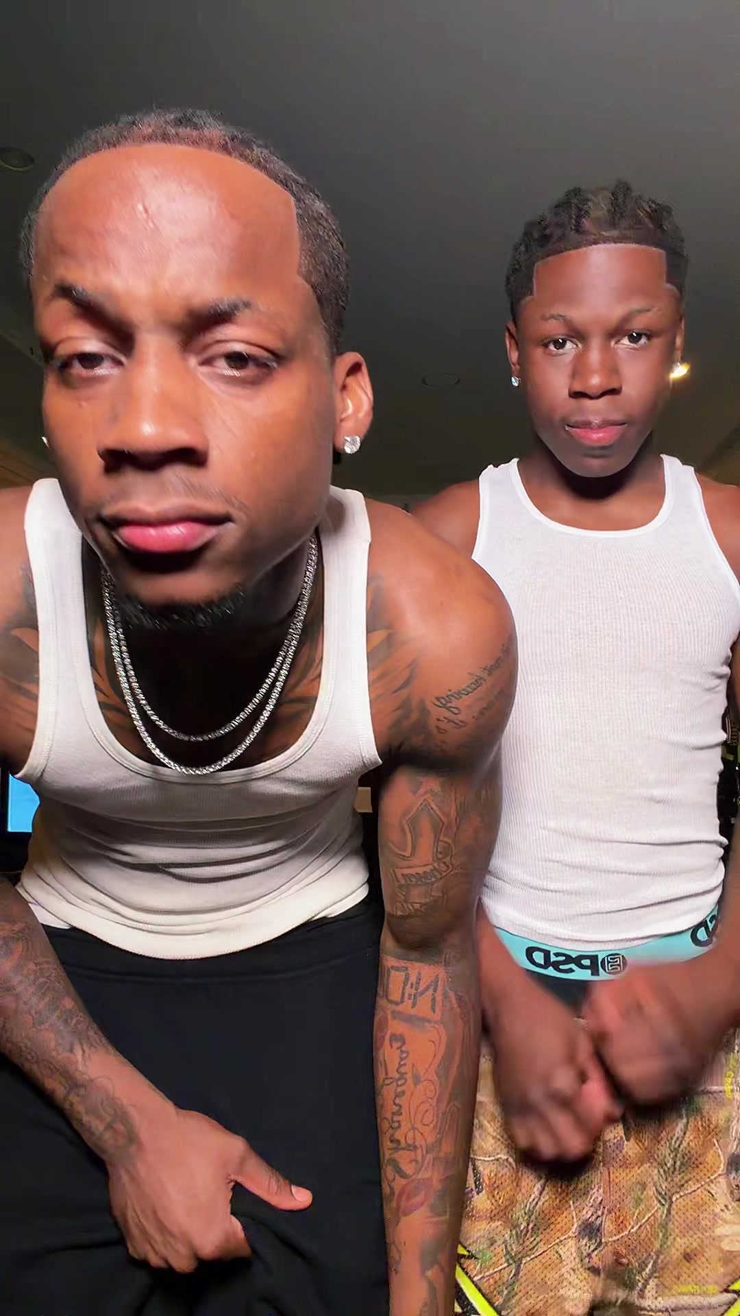 @2xRakai