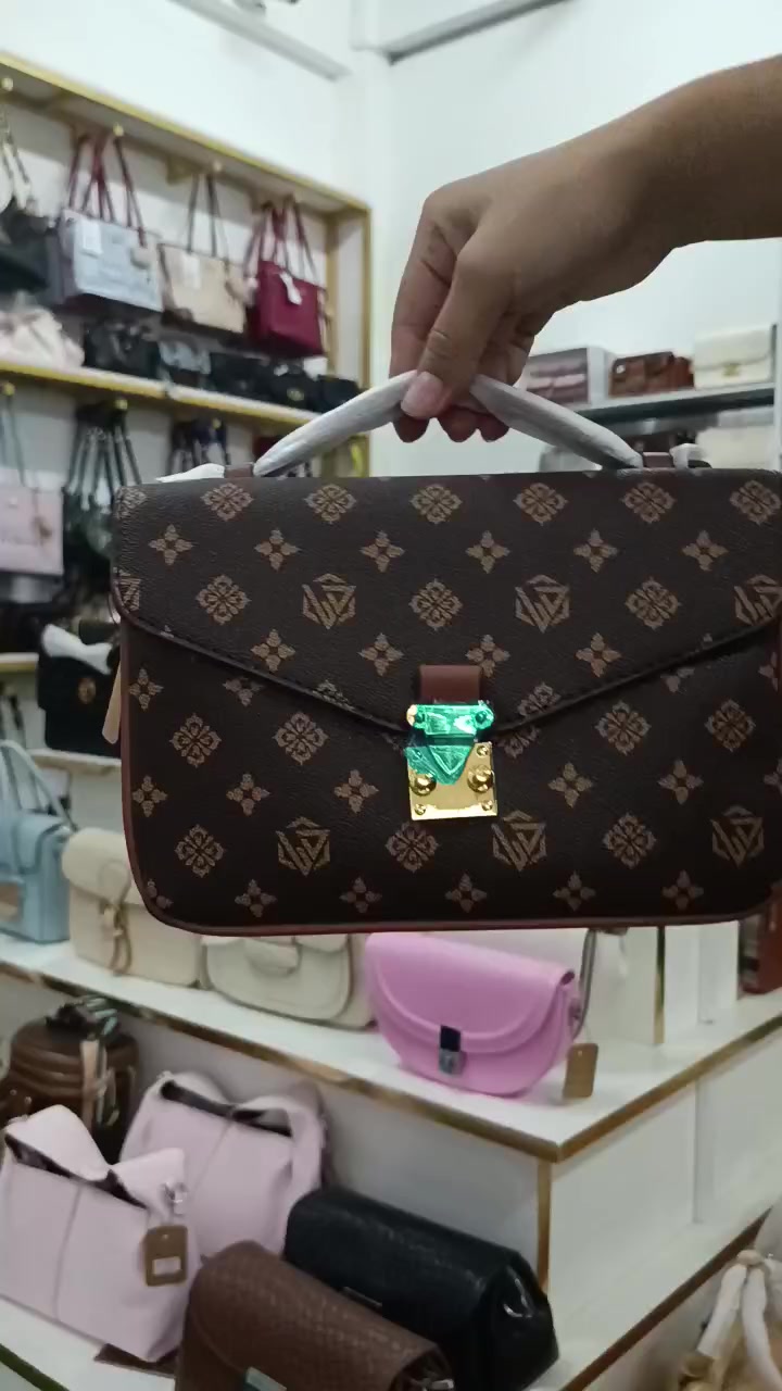 @April(Bags shop)