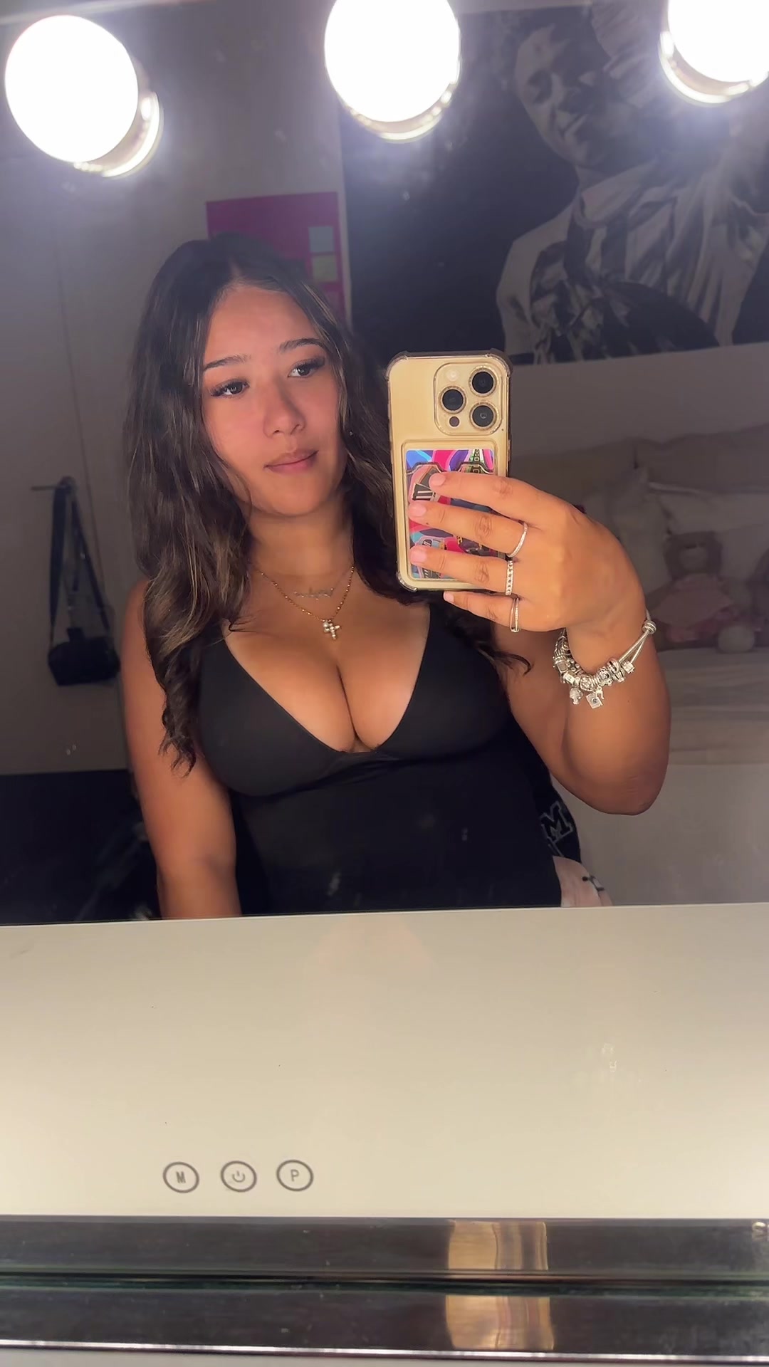 @𝐦 𝐞 𝐥 𝐨 𝐝 𝐲