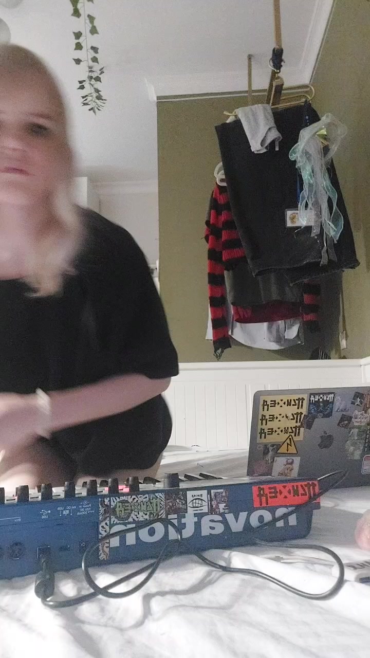 @аня