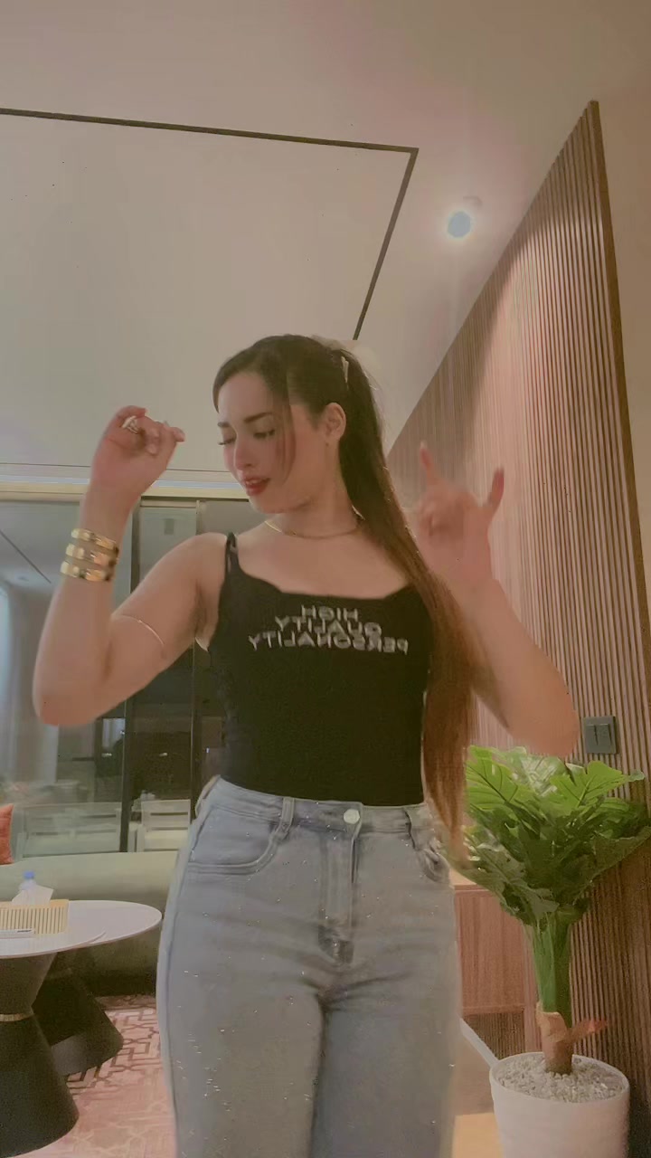 @The_queen👑