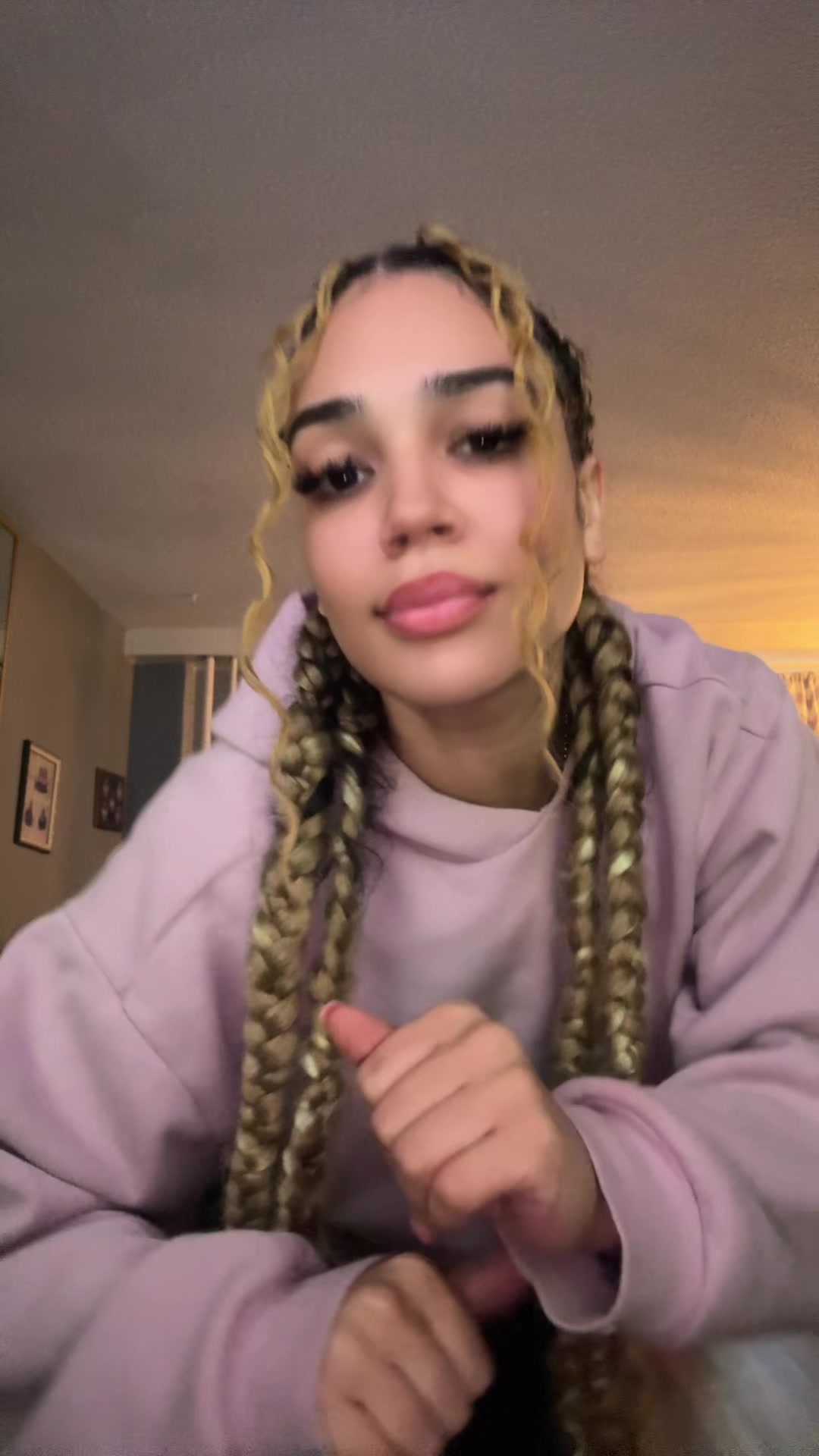 @Ari ✨