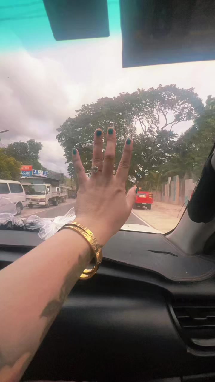 @Jeannni