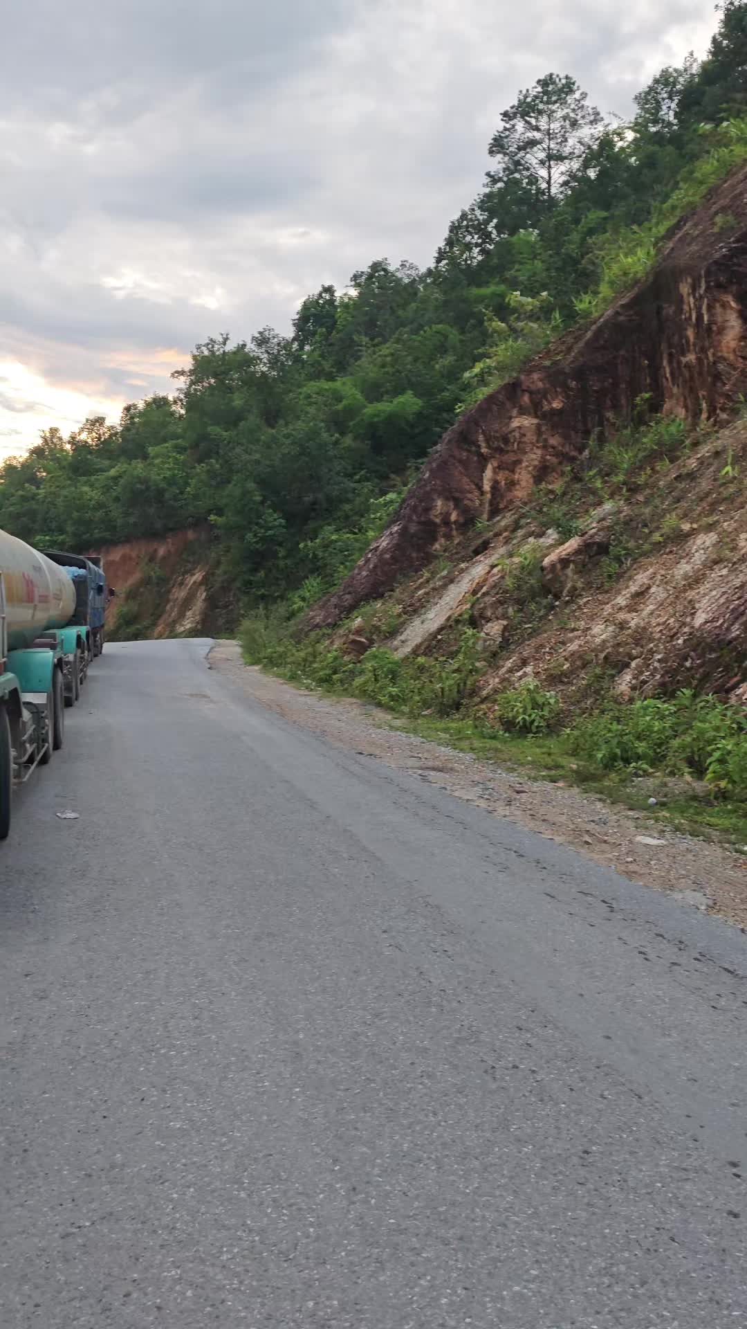 @ဇော်ဝင်း ကားကြီးပြုပြင်ရေး
