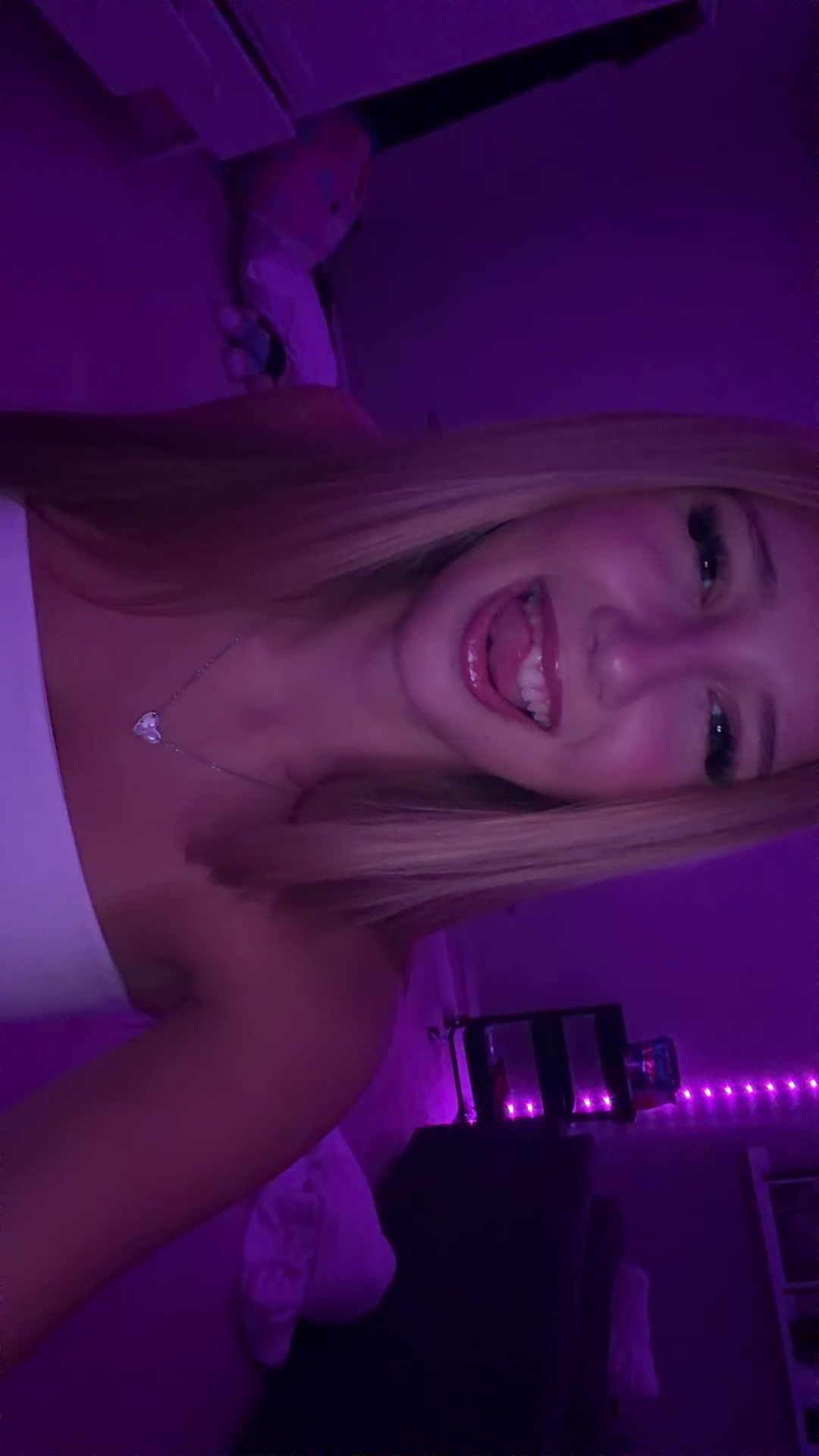 @𝕔𝕙𝕝𝕠𝕖