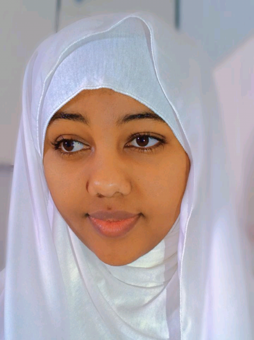 @Ashitii 🦋.....👆🧕🍫👑