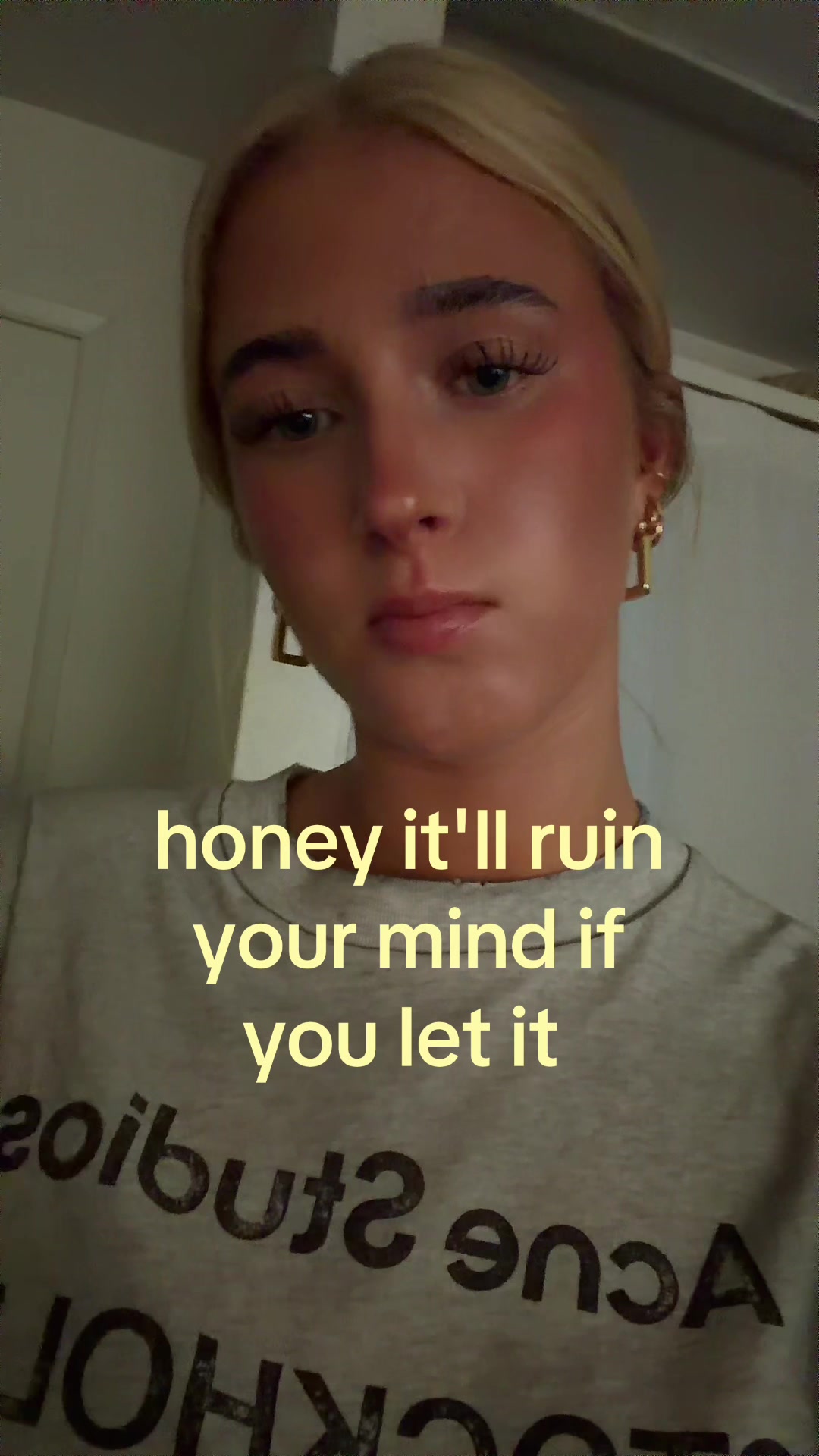 @theelliebarker