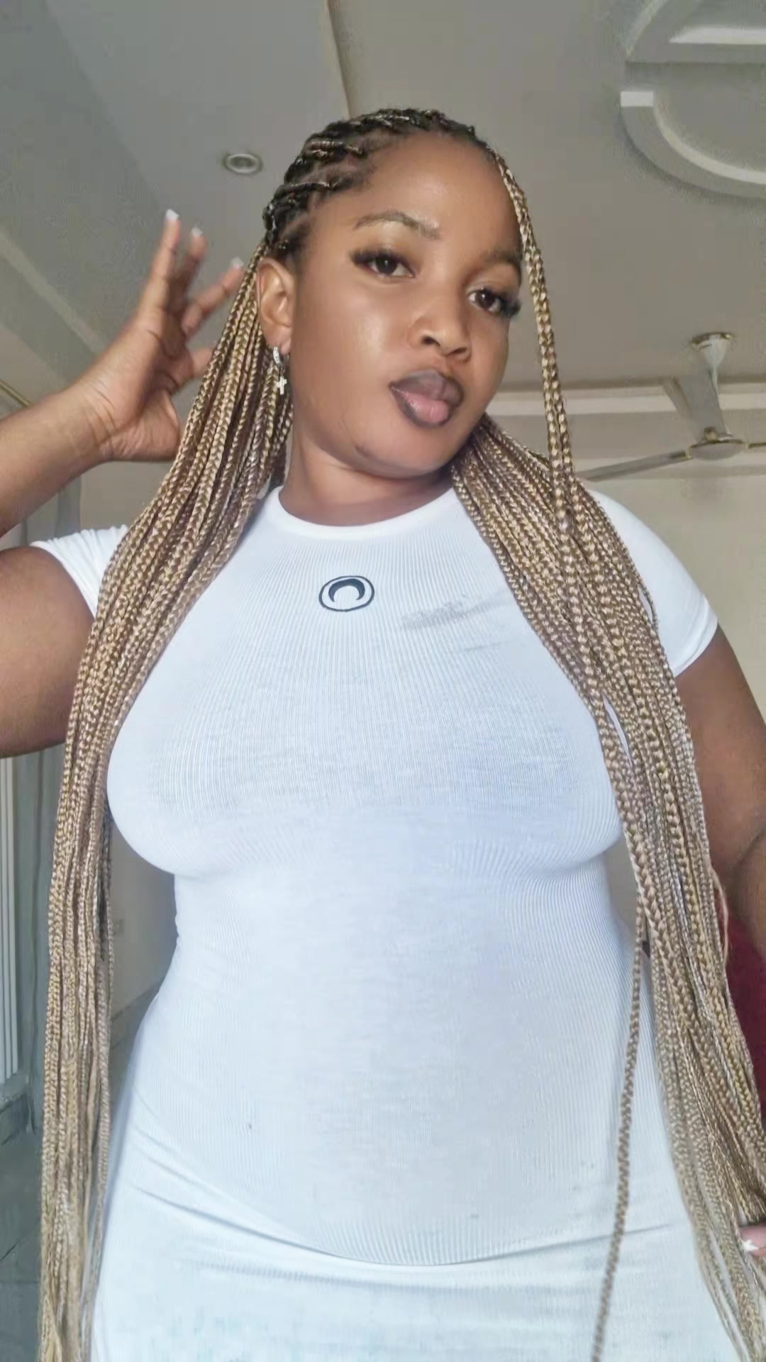 @chelsymansah