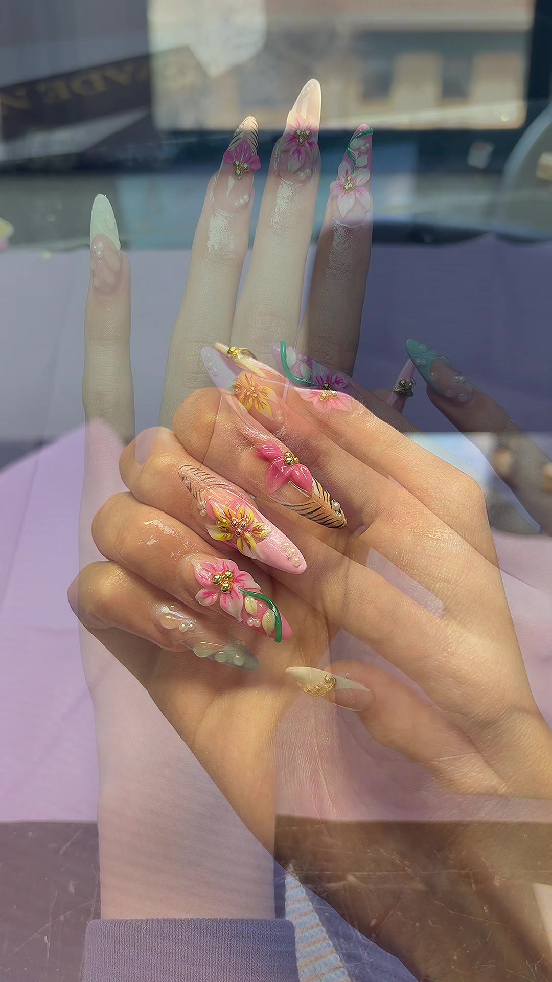 @adenailss