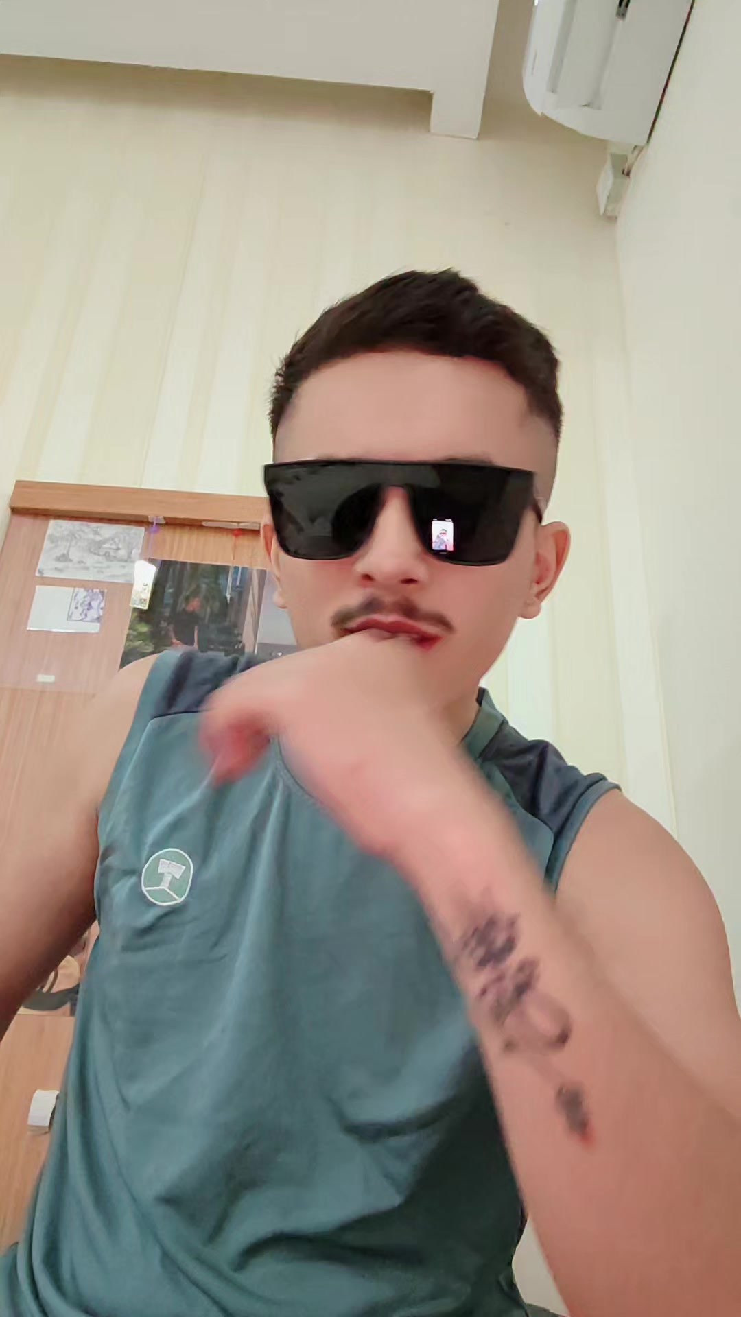 @Man Ees