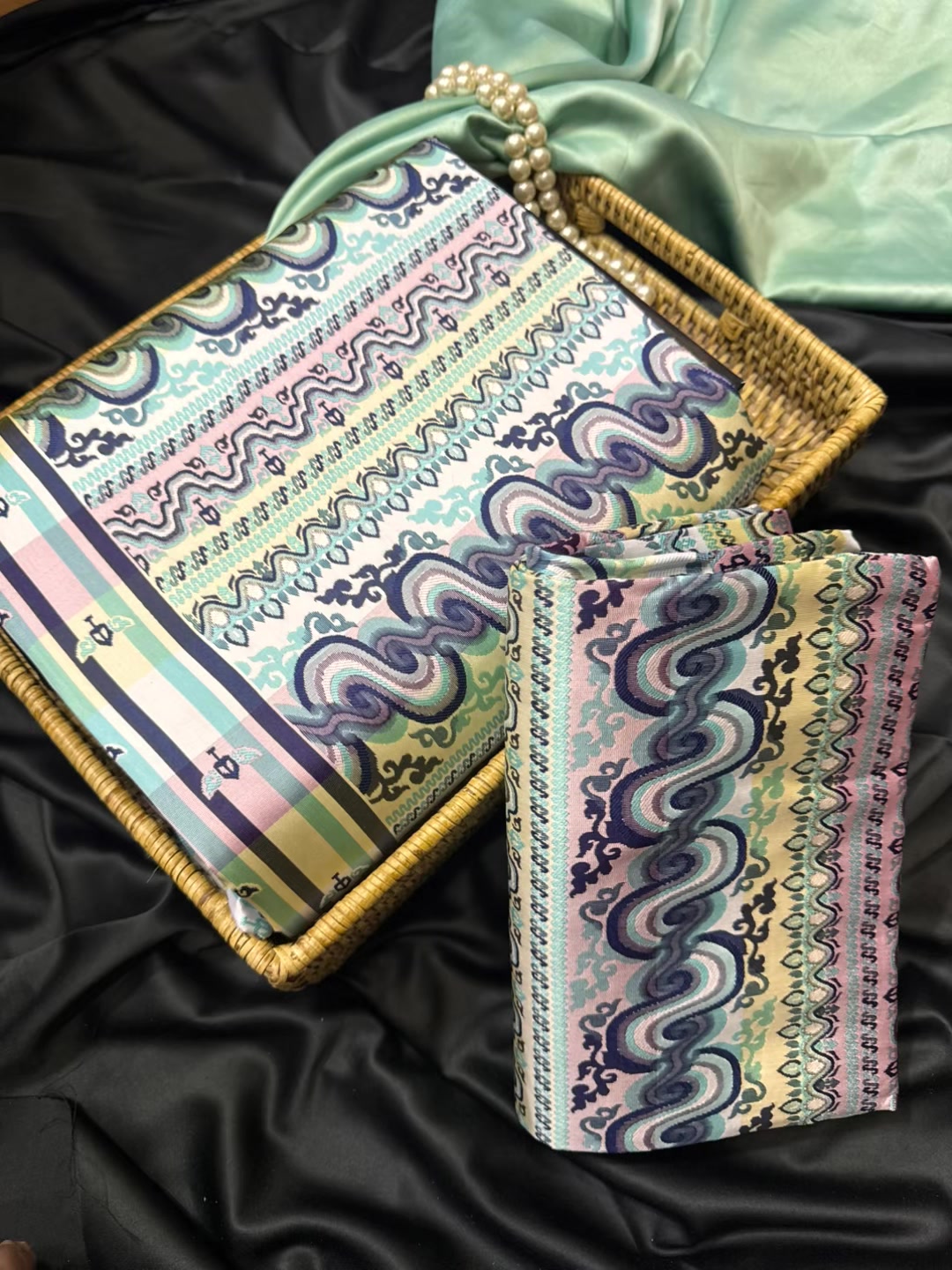 @KathyPoe-ကေသီပိုး -Silk&Fabric