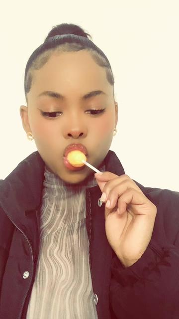 @Tshego_annikie