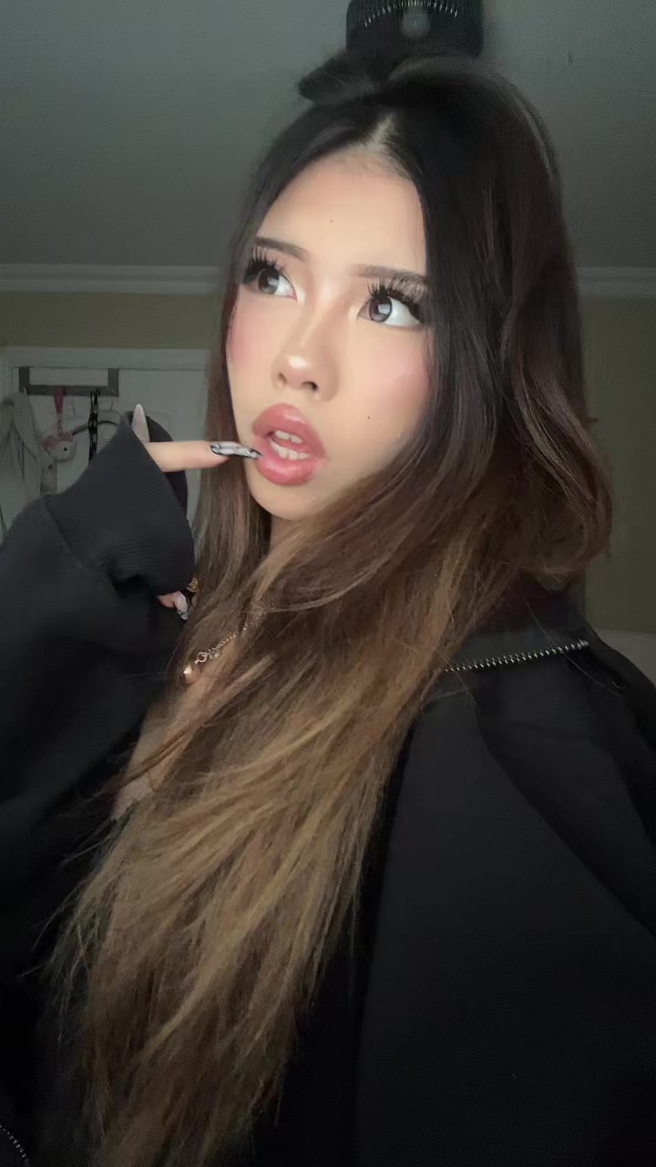 @CHLOE C