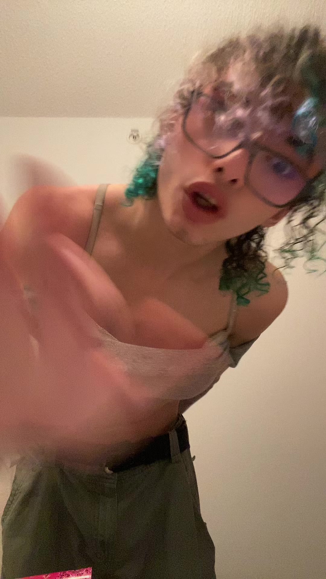 @shes_licking_thewall