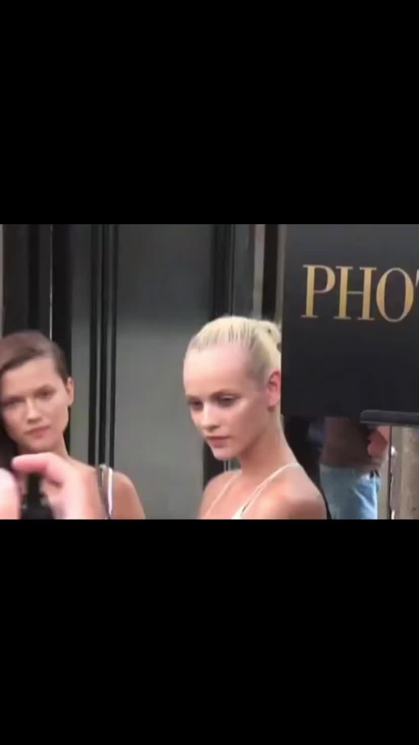 @model blogger