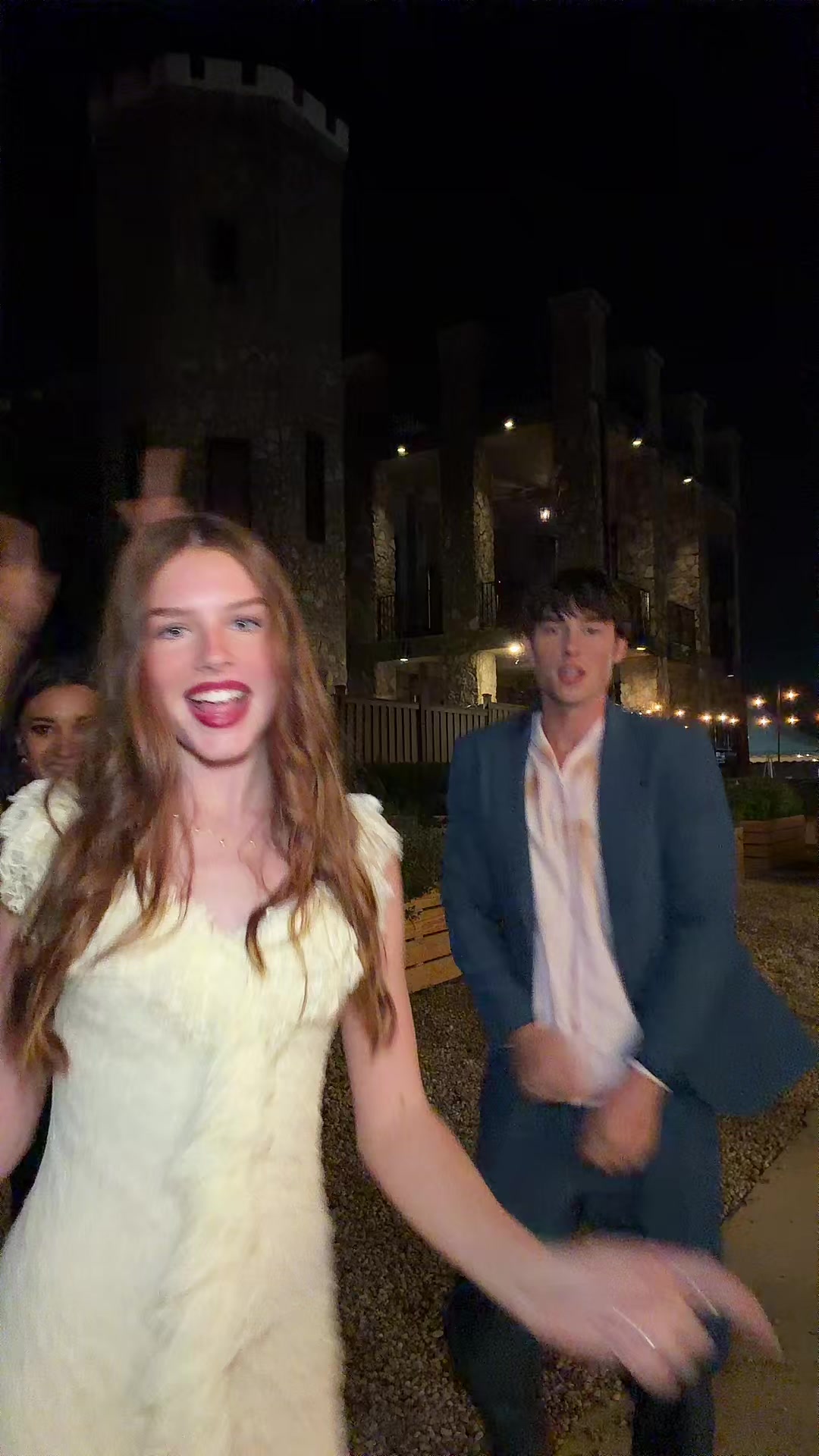 @Ellarose