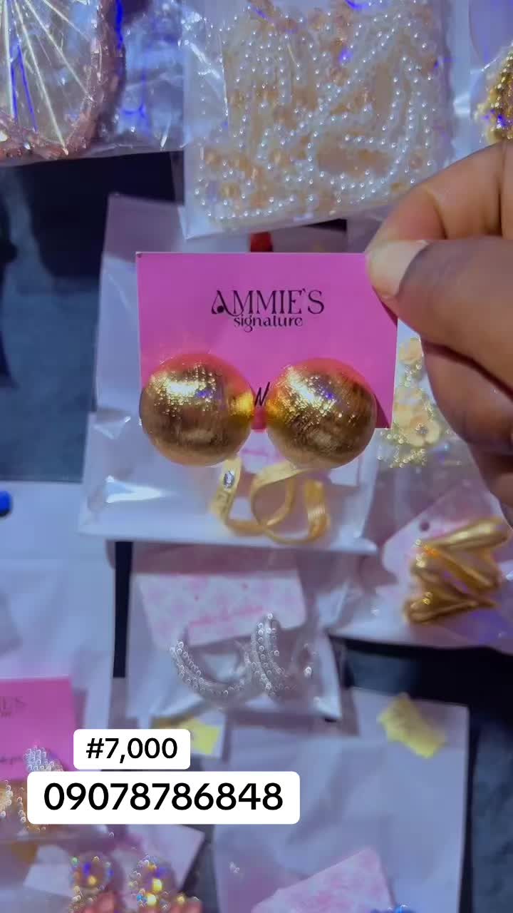 @Ammiesignature jewelry/makeup