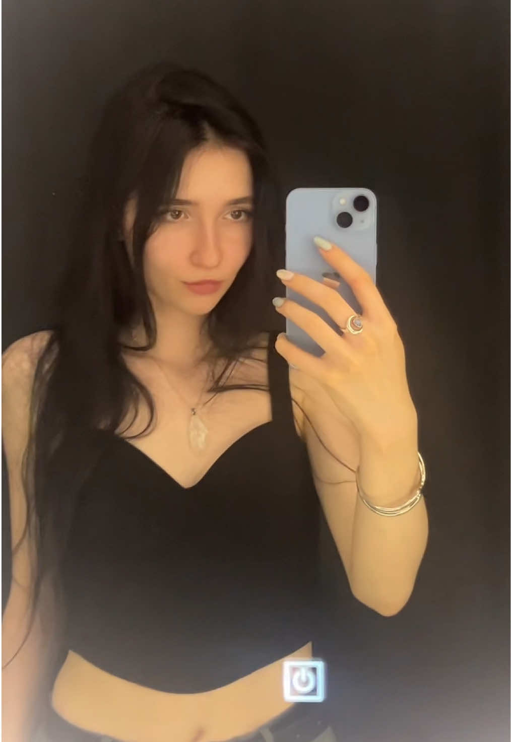 @carolunaris