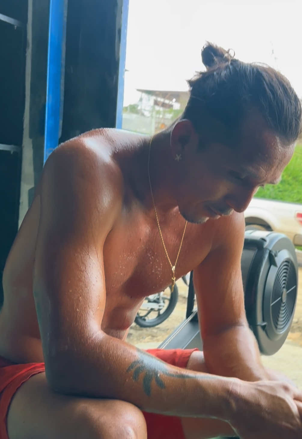 @adrianzambrano