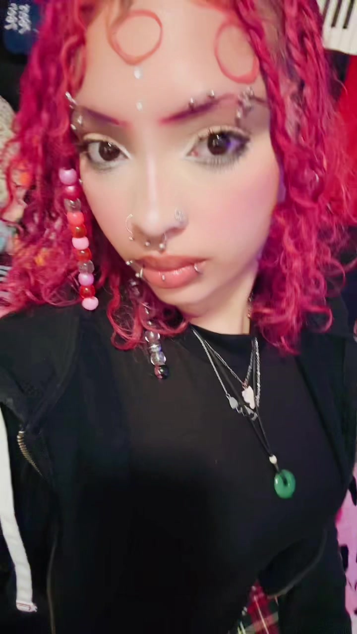 @>:)
