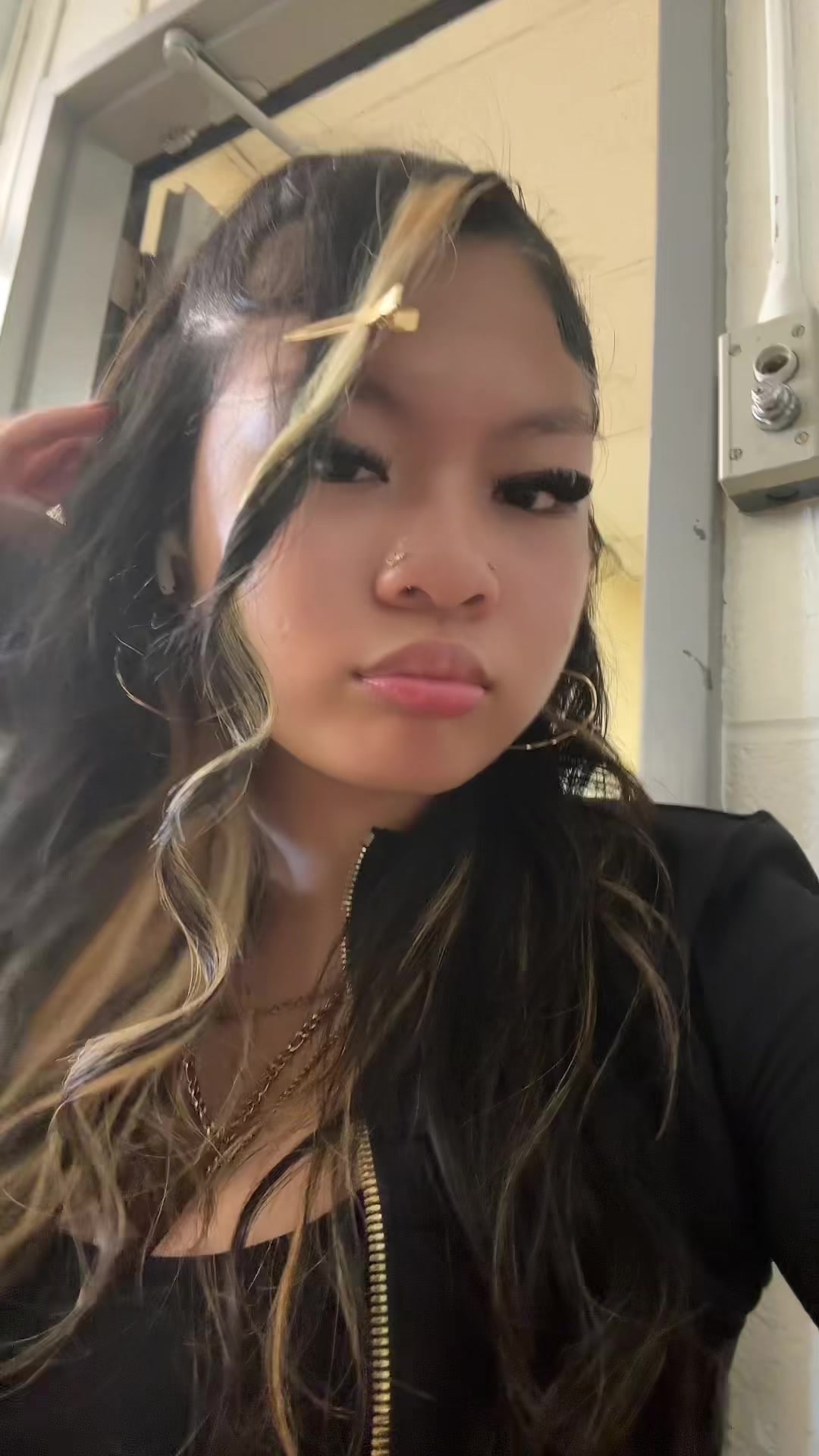 @👩🏻🔬