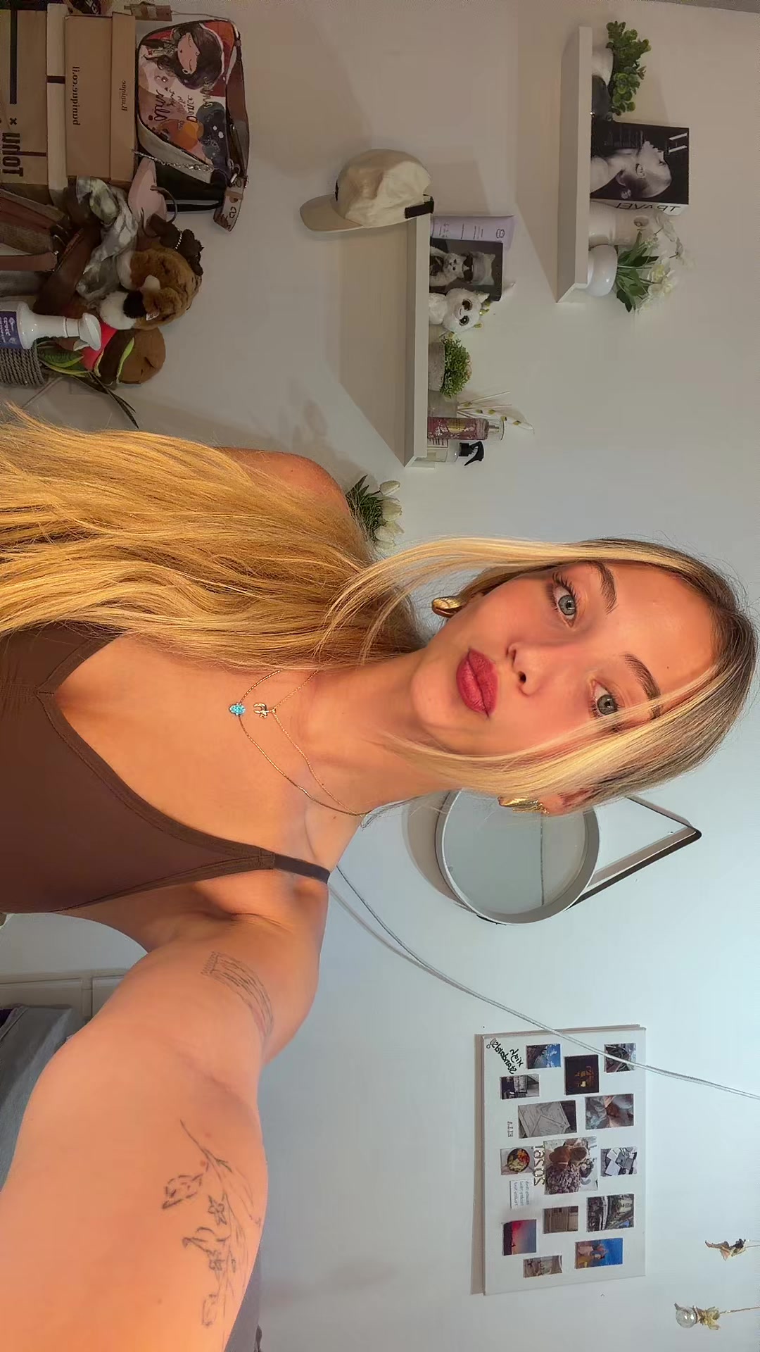 @Ella.
