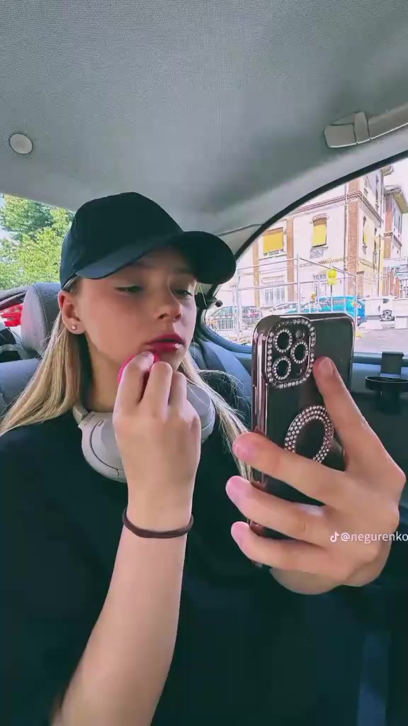 @Valeria Negurenko
