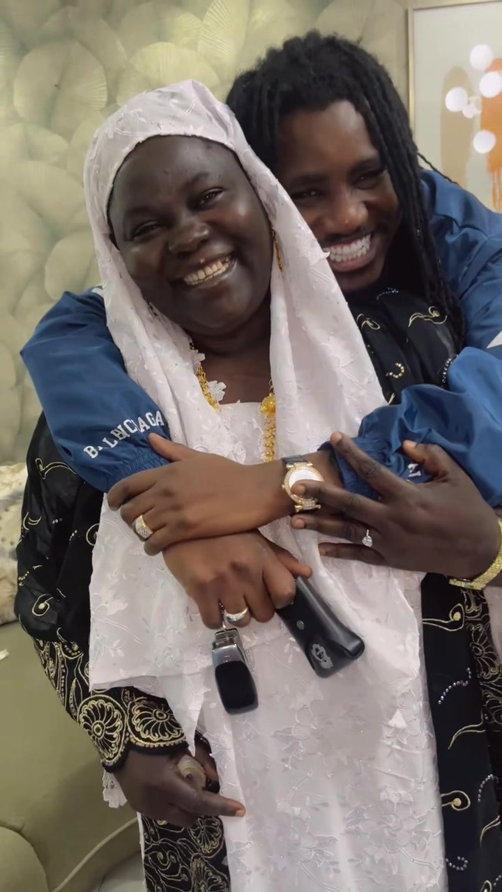 @Bbmita saliou linternational🥳