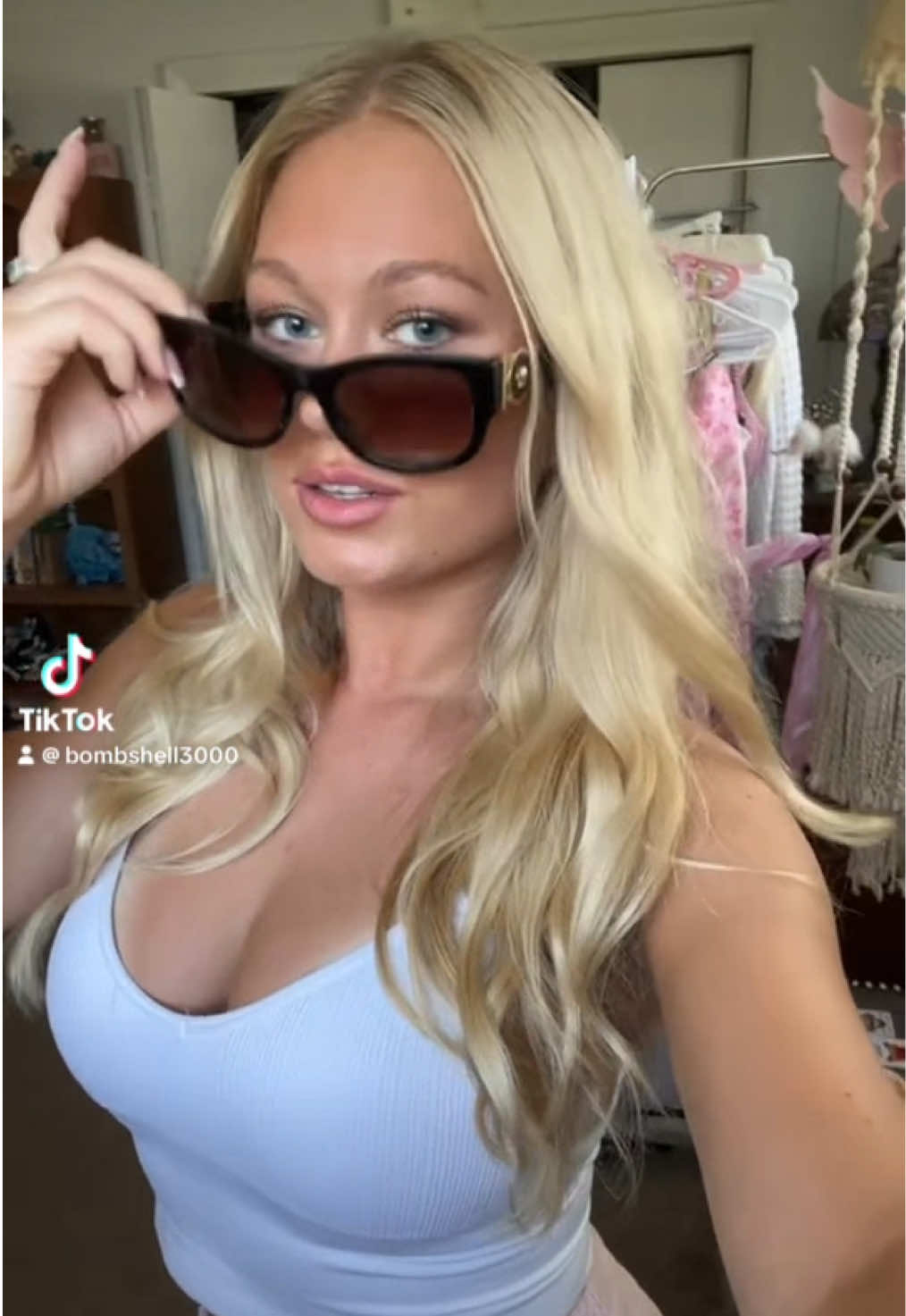 @bombshell3000