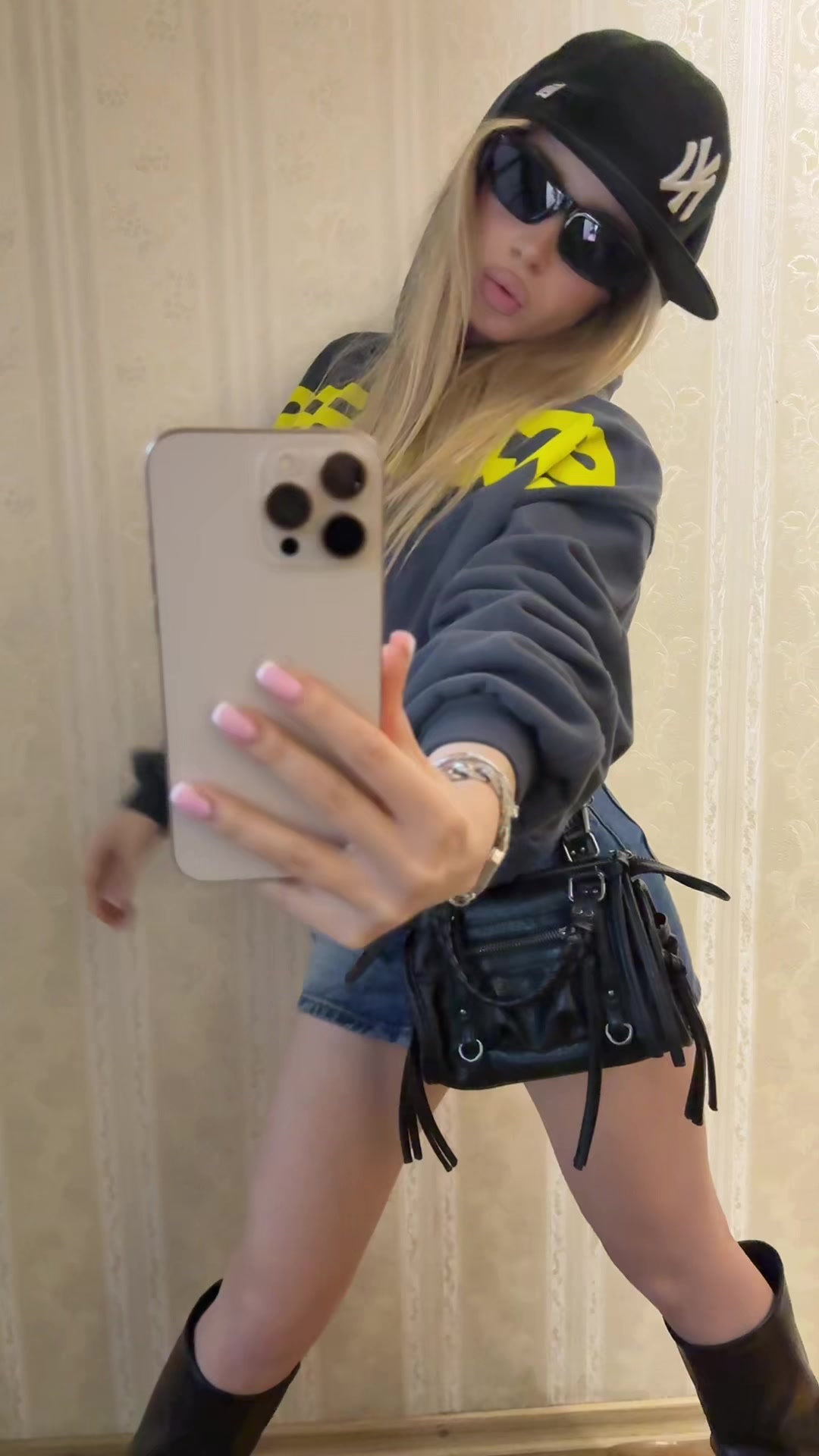 @lizzitak